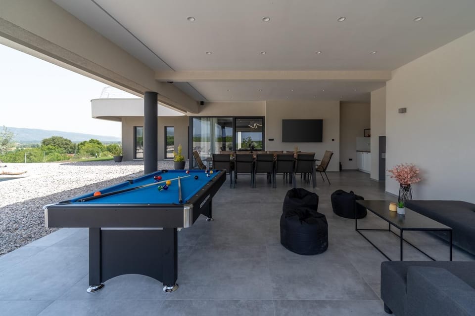 Patio, Billiard, Evening entertainment