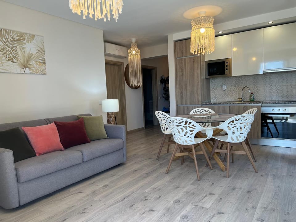 Living room, Seating area, Dining area, stove