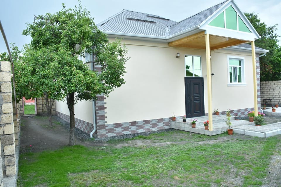 Property building, Facade/entrance, Garden
