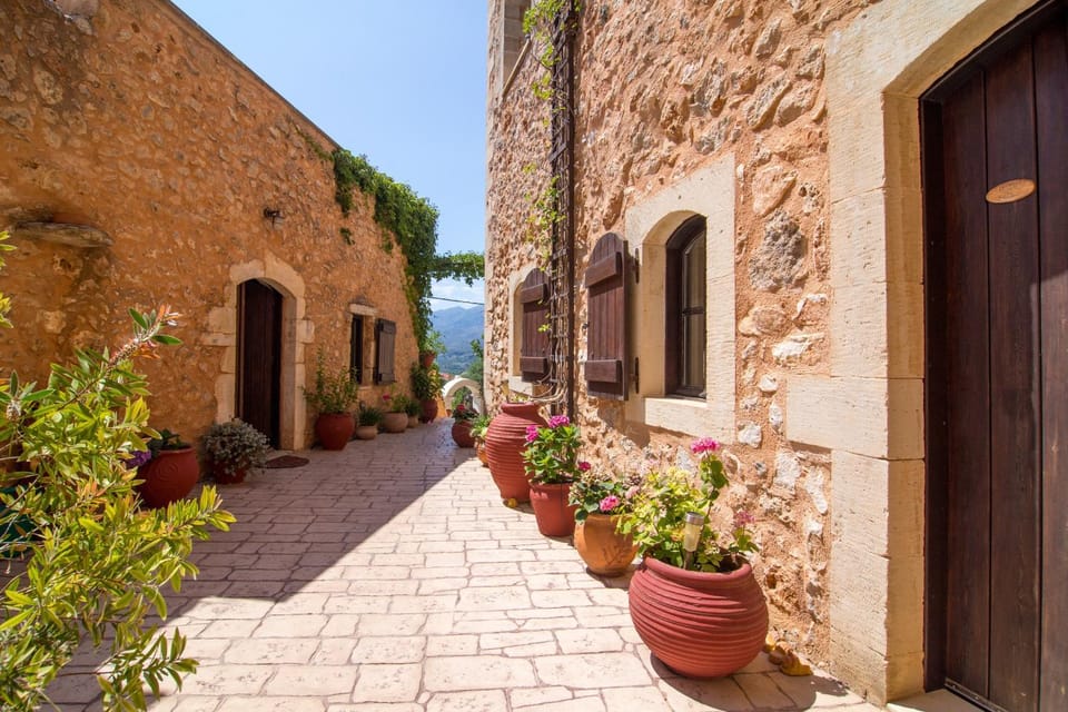 Patio, Facade/entrance