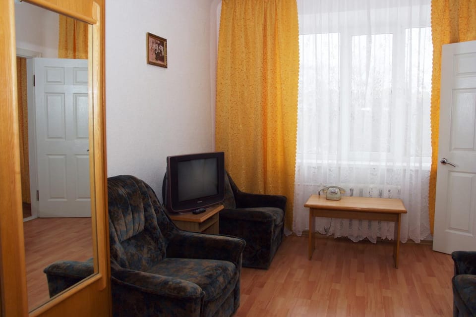 Day, Seating area