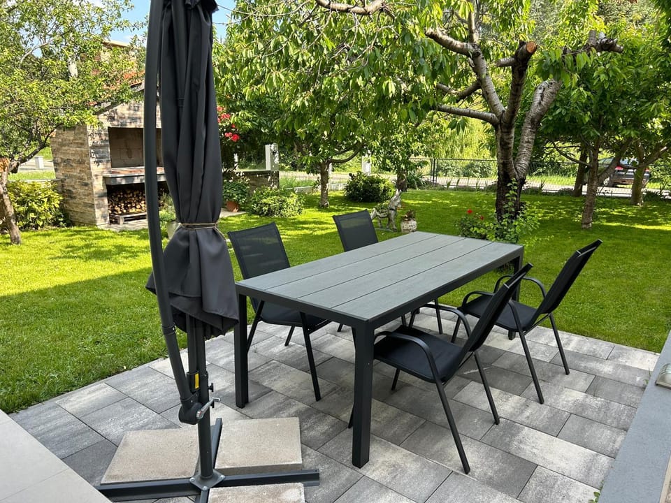 Patio, Spring, Day, Garden, Living room, Seating area, Dining area, Garden view