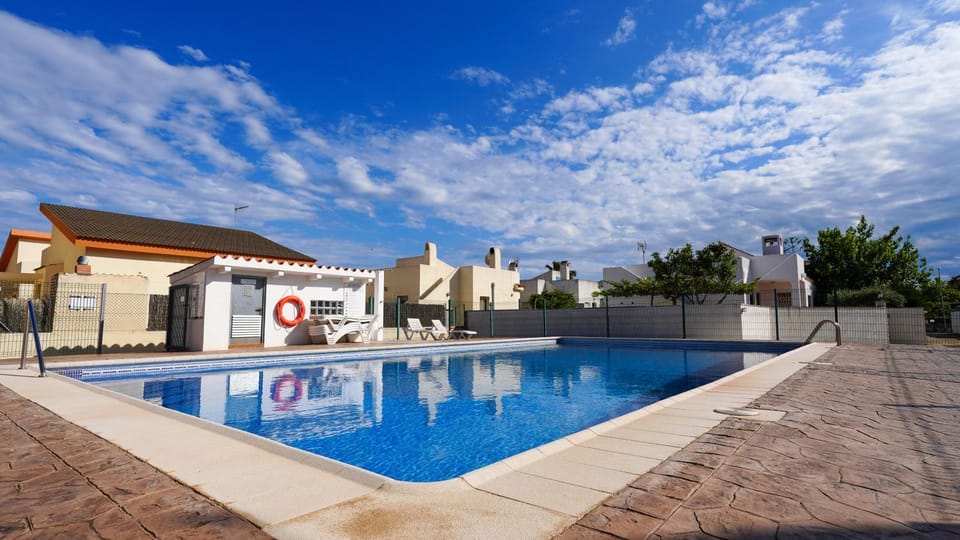 Property building, Day, Pool view, Swimming pool, sunbed