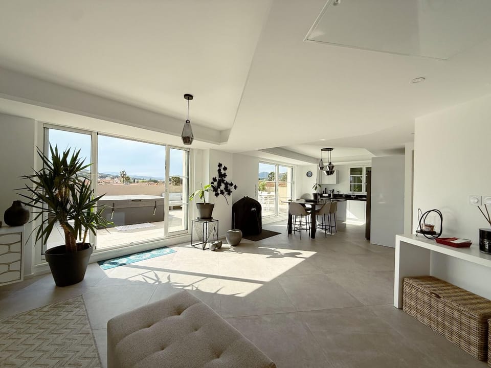 Patio, kitchen