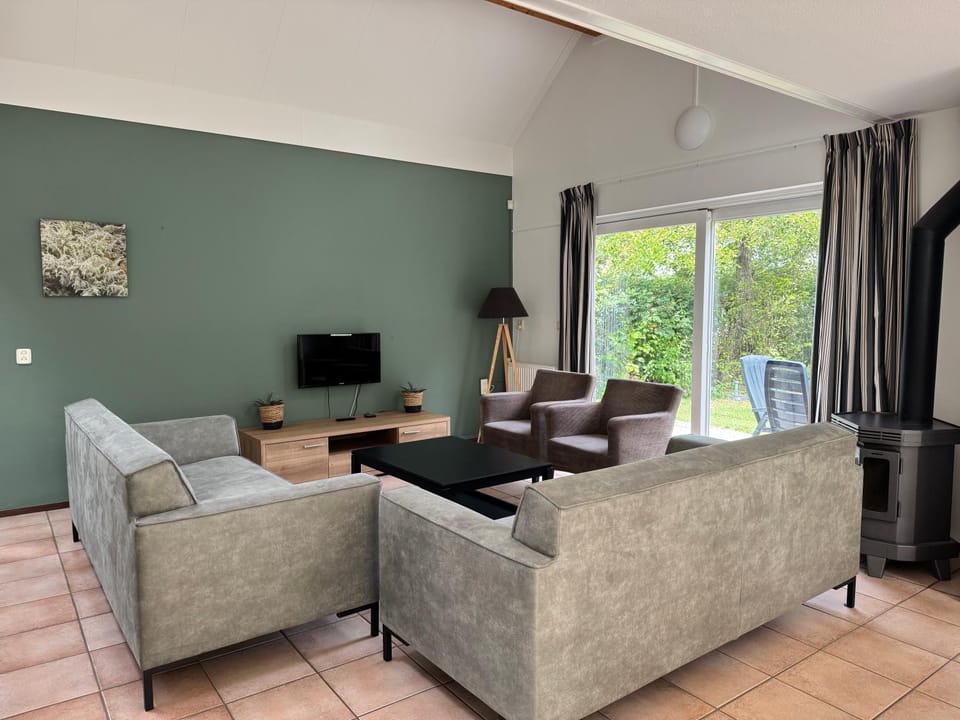 TV and multimedia, Seating area