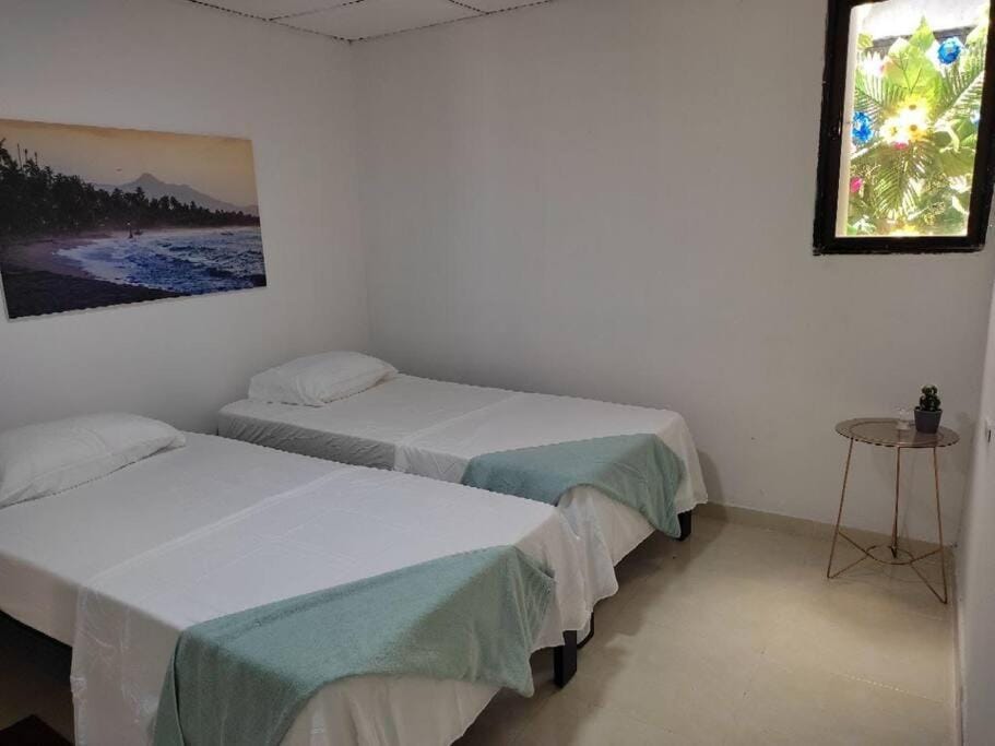 Alojamiento entero, casa amplia, patio, aire Apartment in Riohacha