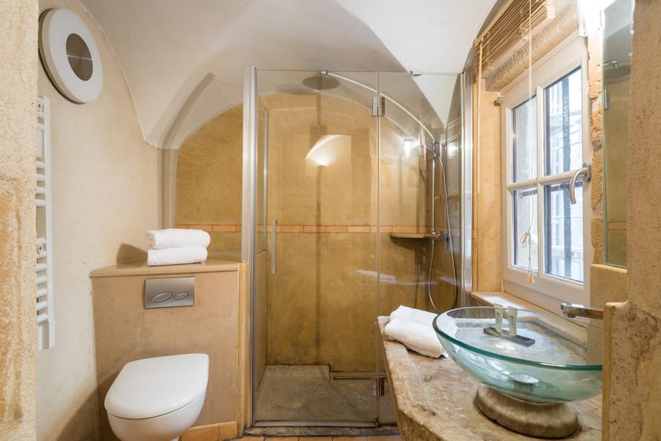 Shower, Toilet, Bathroom, towels