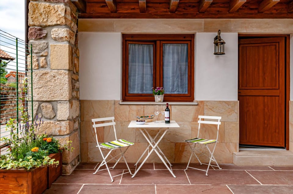 Off site, Balcony/Terrace