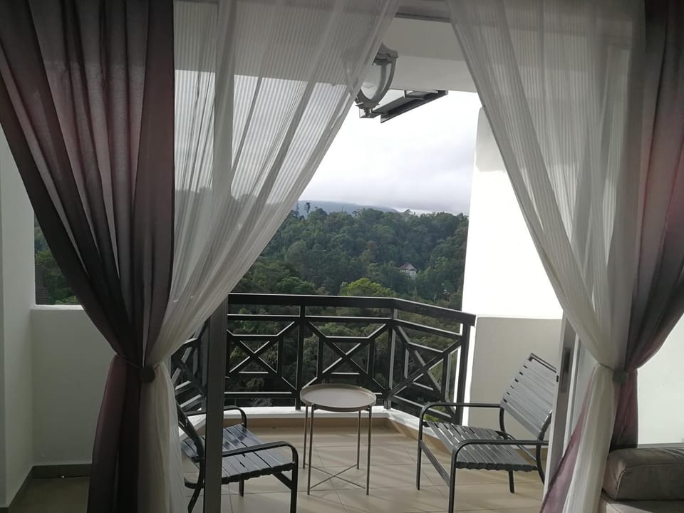 Balcony/Terrace, Mountain view