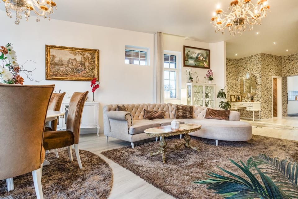 Living room, Seating area