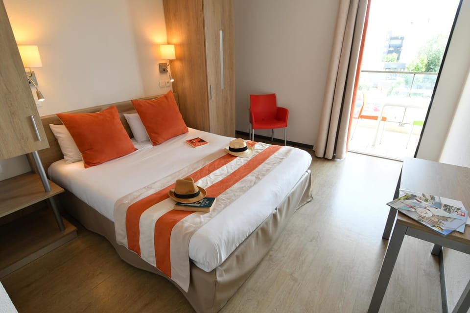 Bed, Balcony/Terrace, Photo of the whole room