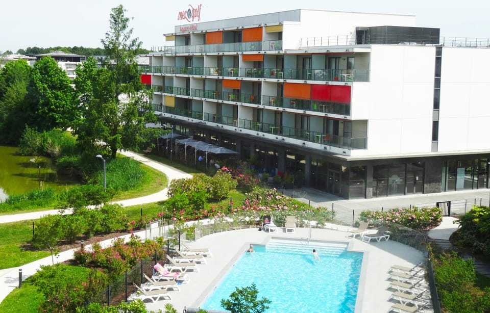 Balcony/Terrace, Swimming pool