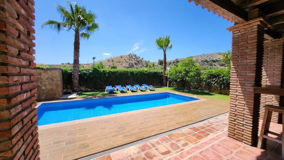 CASA PEPE Y MARI CON PISCINA Chalet in Valle del Guadalhorce