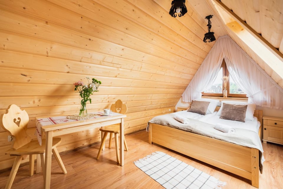 Bed, Photo of the whole room, Decorative detail, Bedroom