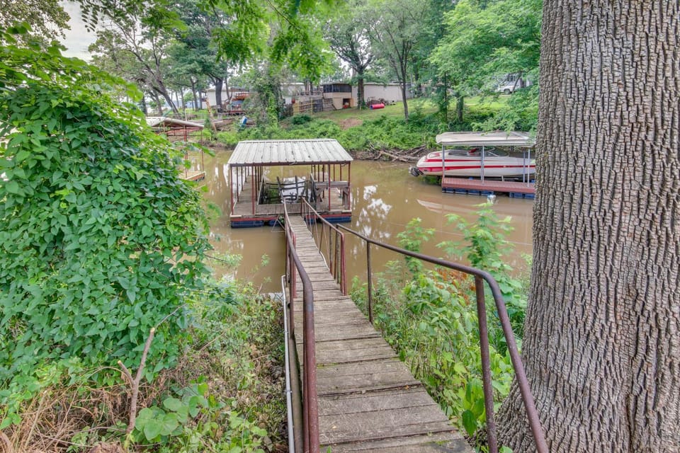 Yard and 15 Boat Slip Waterfront Grove Getaway House in Grove