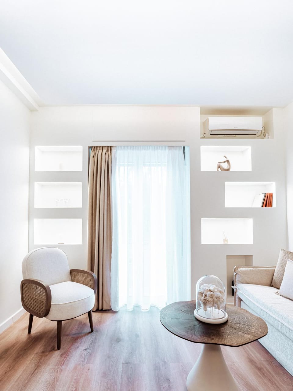 Living room, Seating area, air conditioner