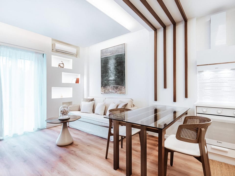 Seating area, Dining area, air conditioner
