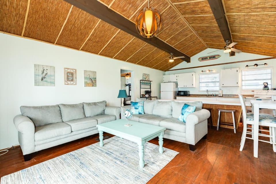 Walk to Ocean: Coastal Surfside Beach Bungalow! House in Surfside Beach