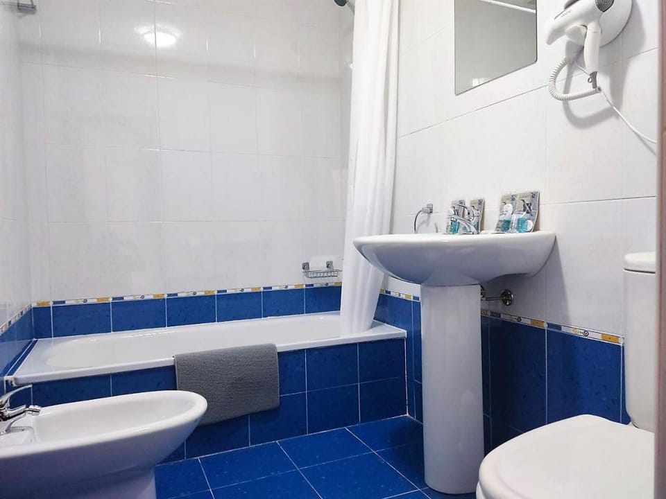 Shower, Toilet, Bathroom, Bath, bidet
