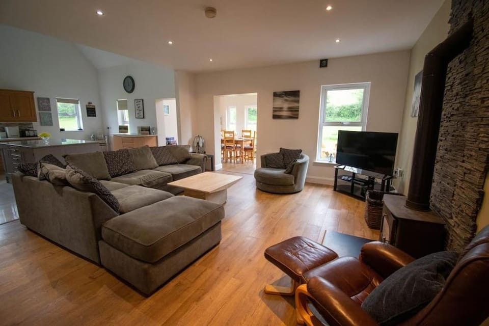 Kilskeery Lodge, modern country house with hot tub Villa in Northern Ireland