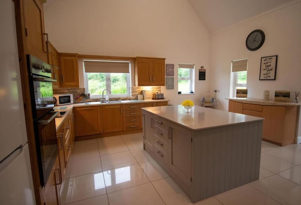 Kilskeery Lodge, modern country house with hot tub Villa in Northern Ireland