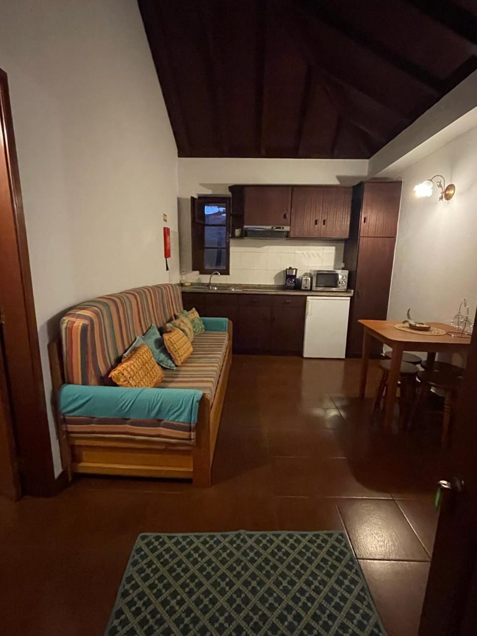 Kitchen or kitchenette, Seating area