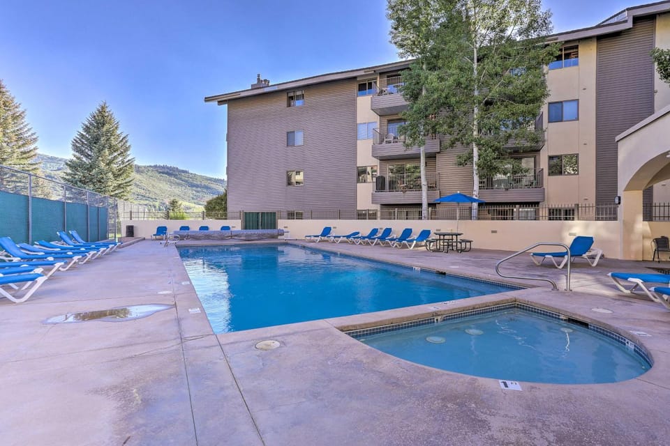 Newly Upgraded Avon Condo w/ Pool & Hot Tub Access House in Avon