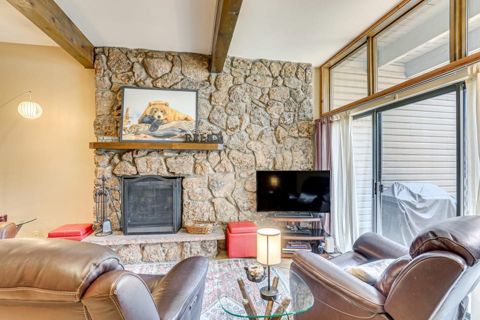 Newly Upgraded Avon Condo w/ Pool & Hot Tub Access House in Avon