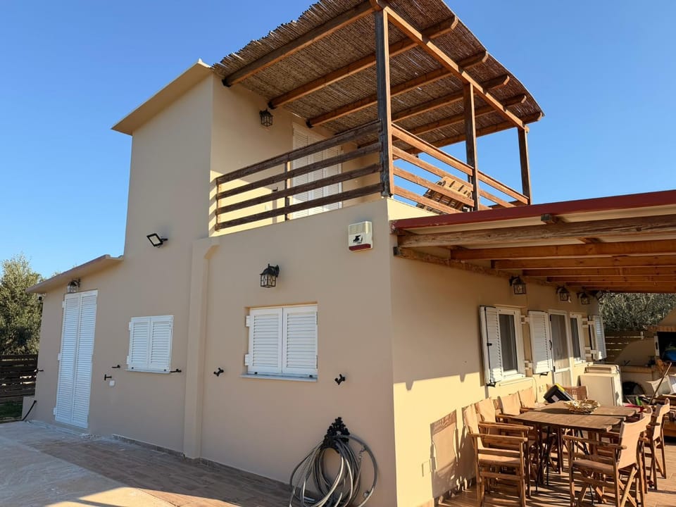 Property building, Patio, Dining area