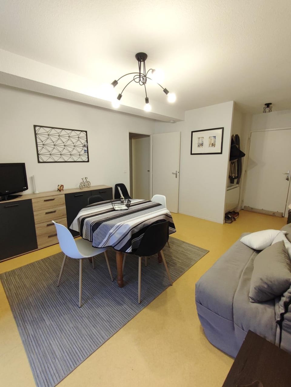 TV and multimedia, Living room, Seating area