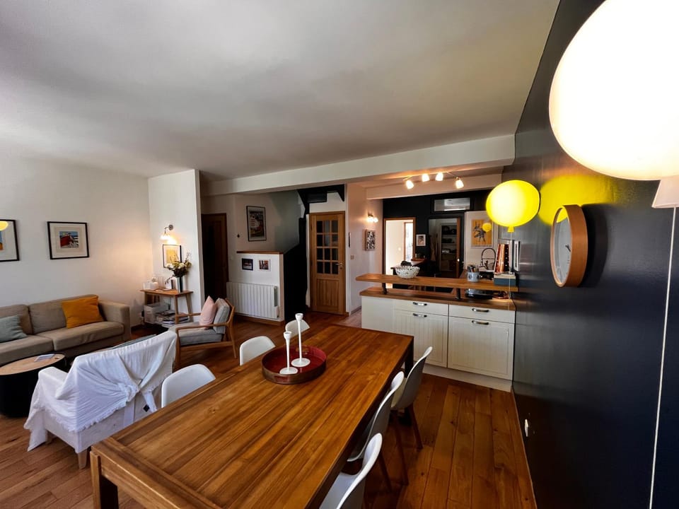 Living room, Dining area