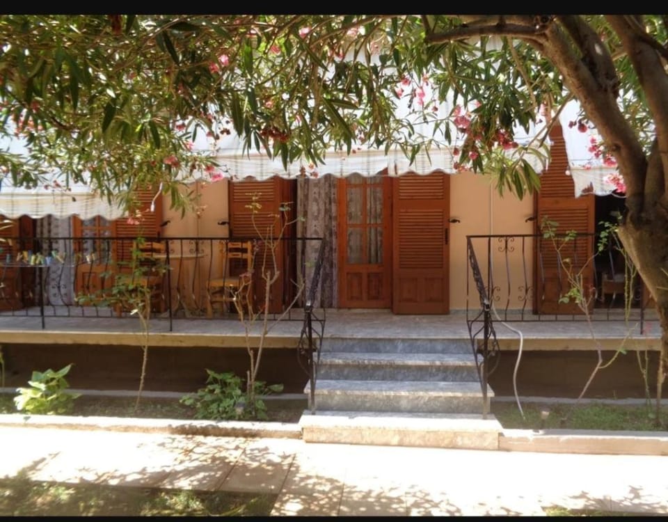 Apartment Nikos Apartment in Limenaria