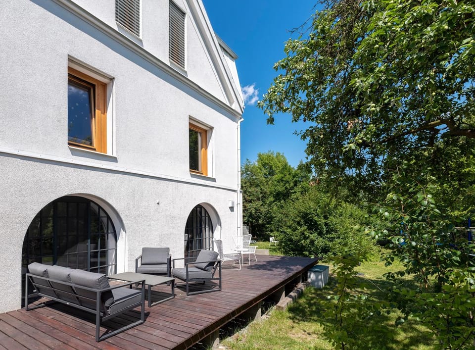 Tiny House, podkrovní apartmán a apartmán s výhledem do zahrady Apartment in Czechia