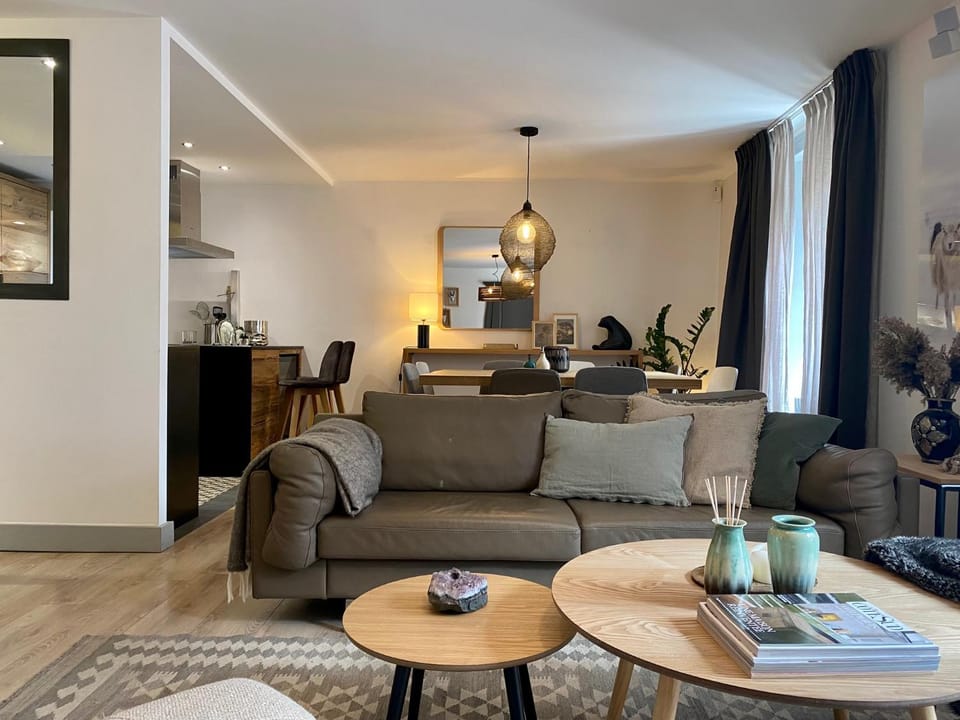 Living room, Dining area