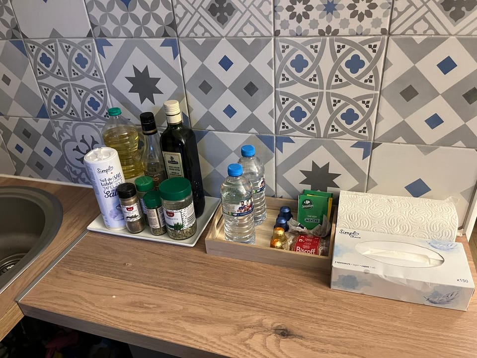 Lounge or bar, Food and drinks