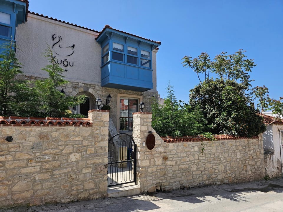 Property building, Day