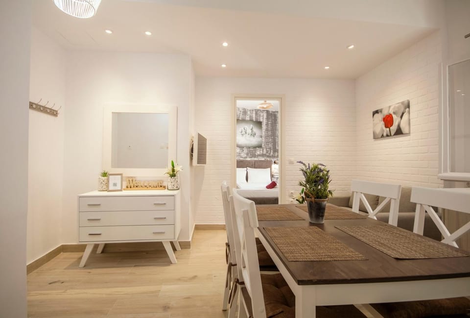 Seating area, Dining area