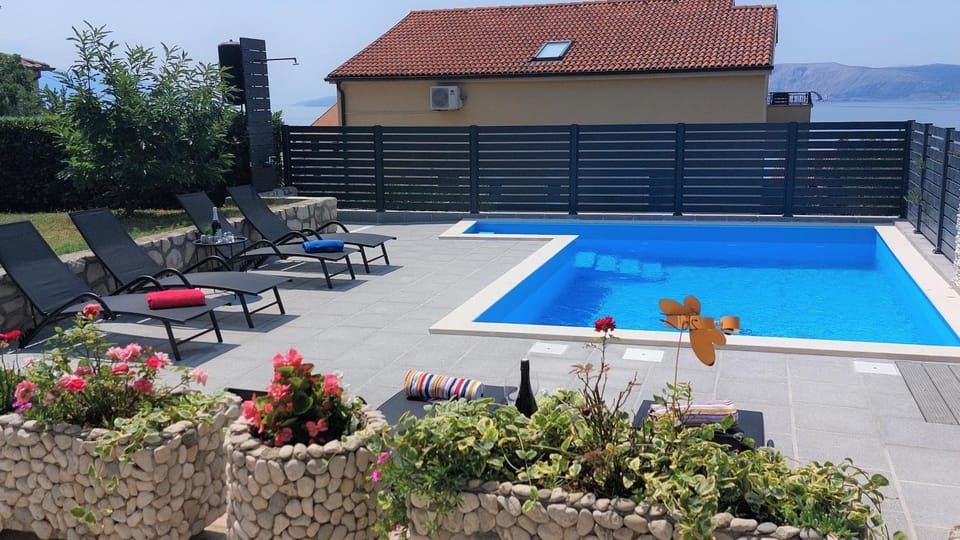 Pool view, Swimming pool