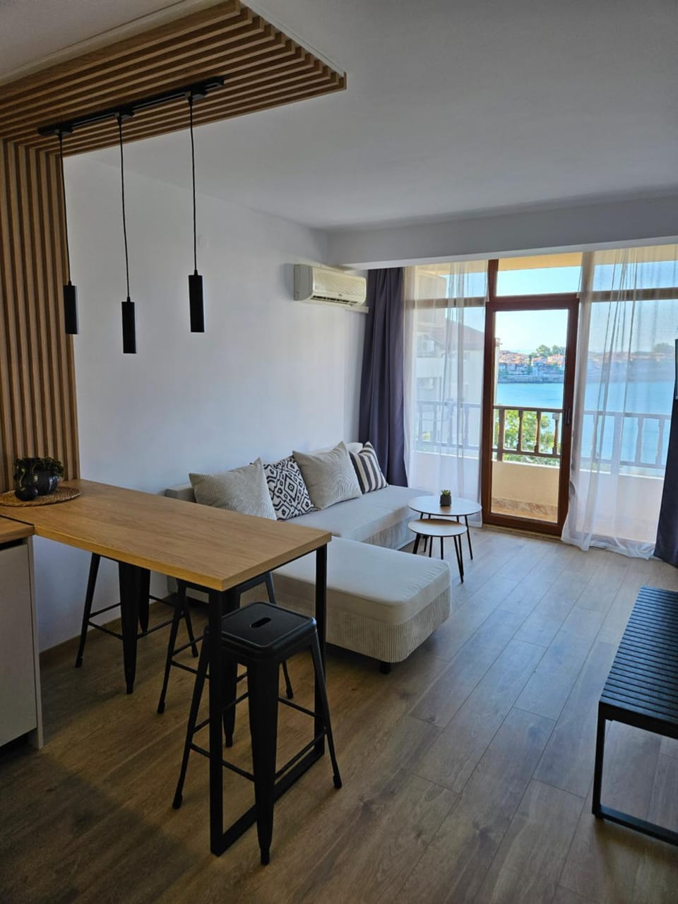 Kitchen or kitchenette, Living room, Sea view, air conditioner