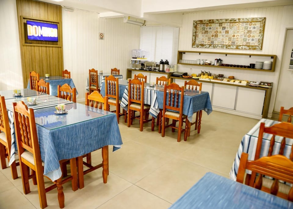 Restaurant/places to eat, Breakfast, Buffet breakfast