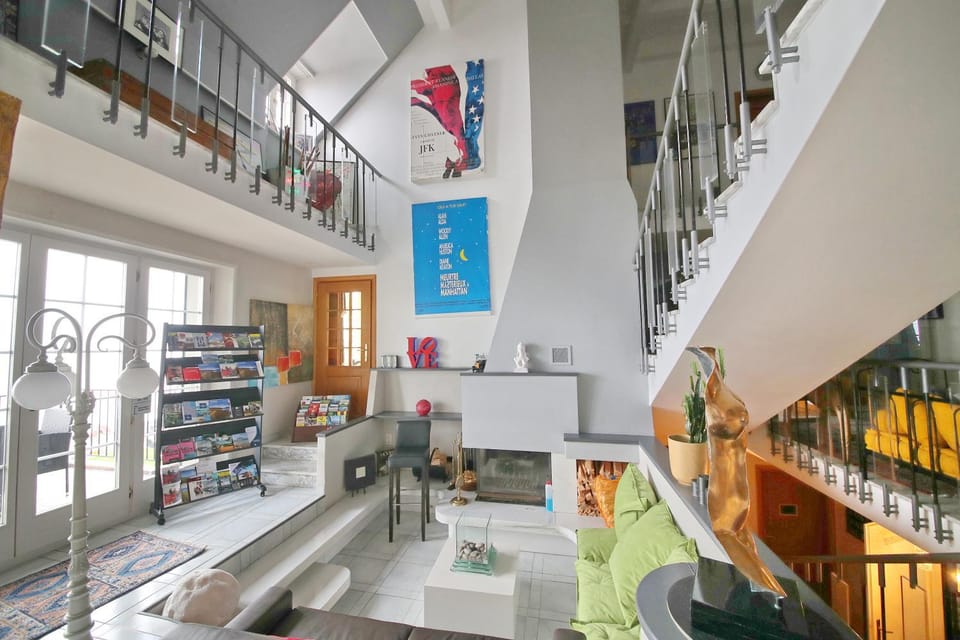 Living room, Internal: Not applicable to any particular room