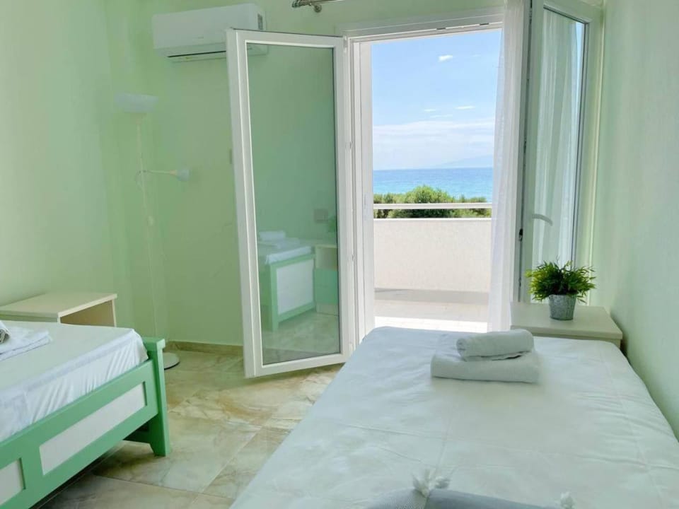 Bed, Bedroom, Sea view