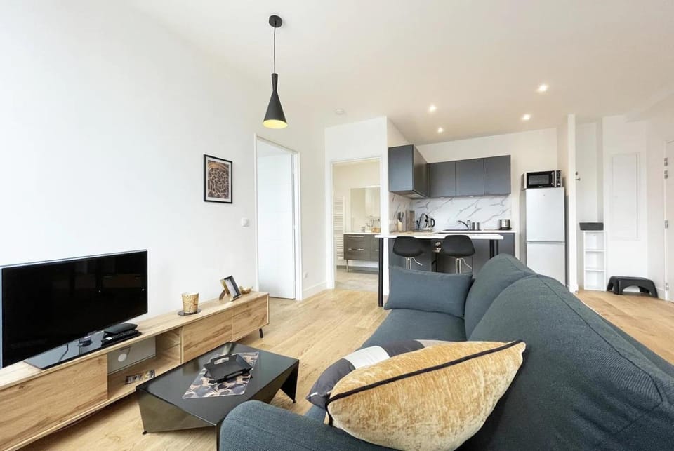 TV and multimedia, Living room, Dining area