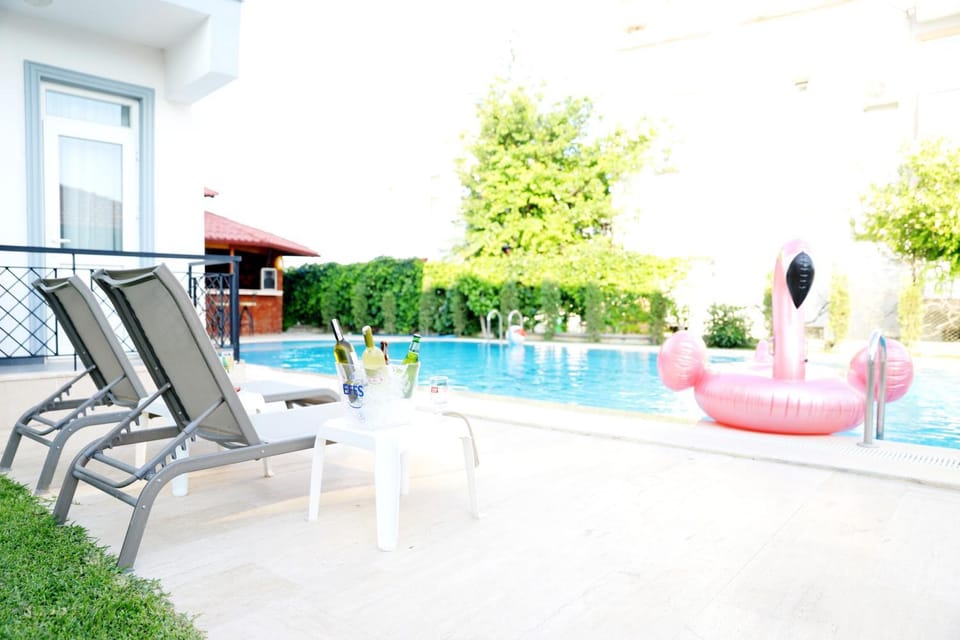 Pool view, Swimming pool, sunbed