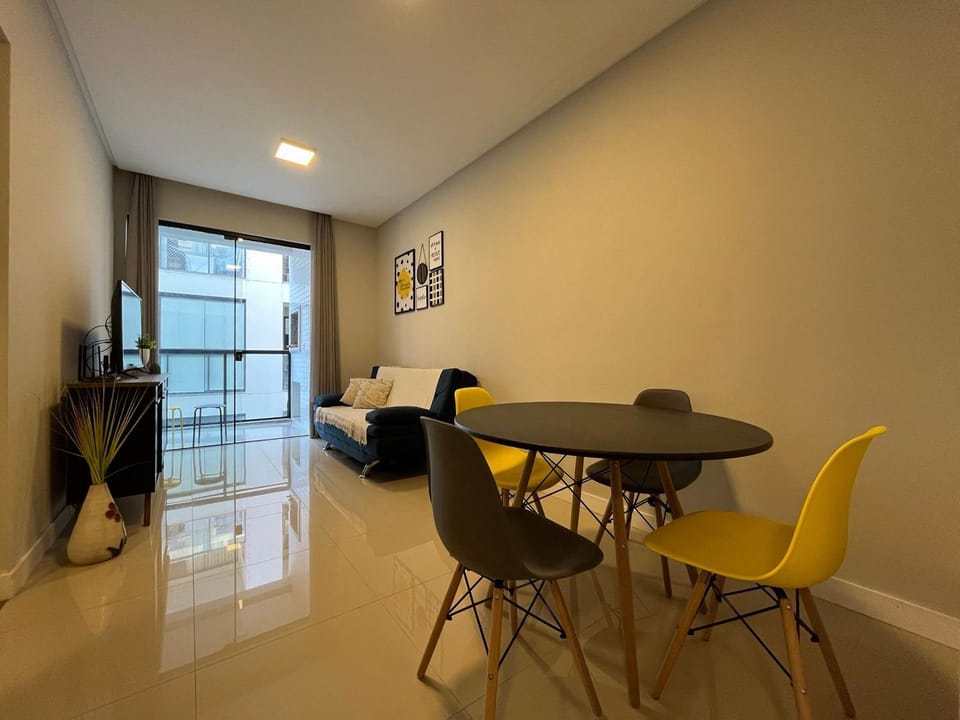 TV and multimedia, Seating area, Dining area