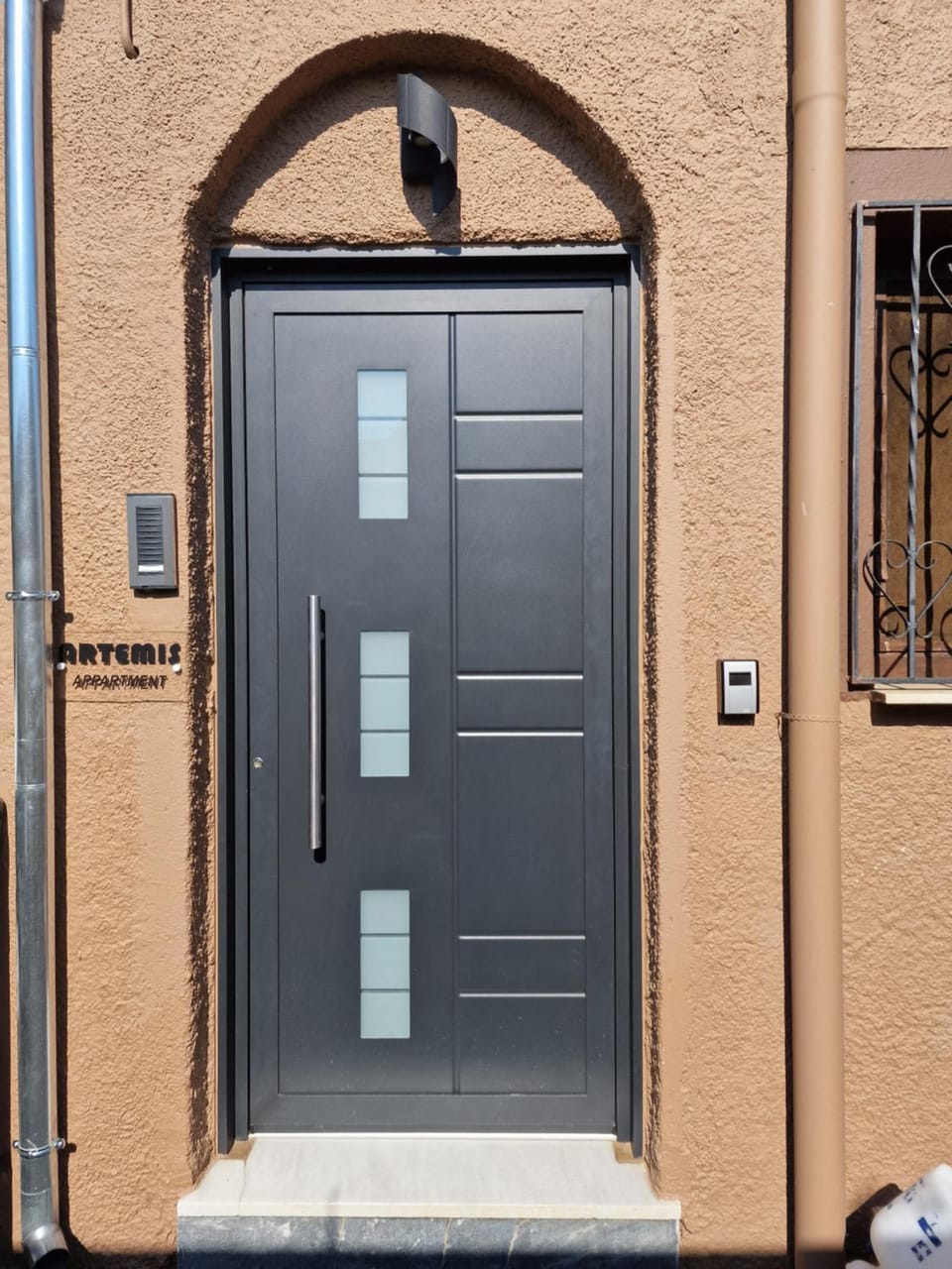 Facade/entrance