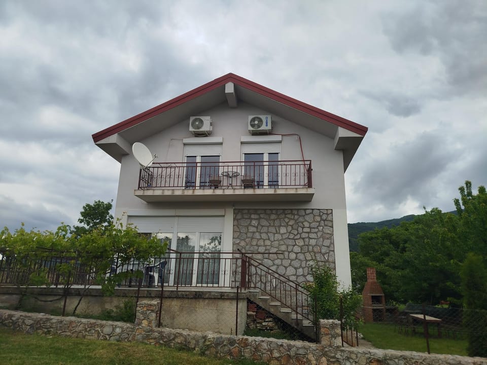 Aleks Lake View Apartment Villa in Municipality of Ohrid, North Macedonia