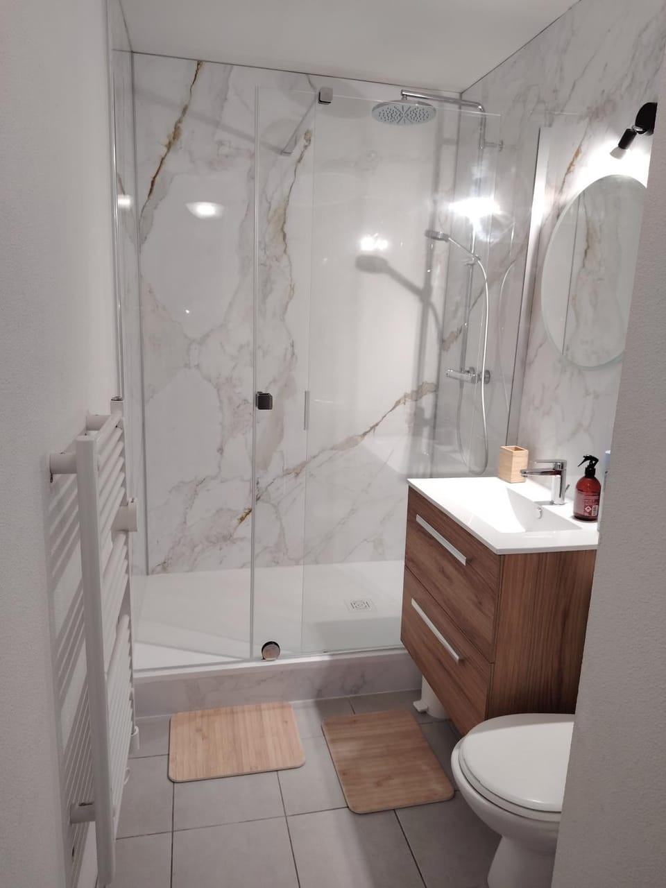 Shower, Toilet, Bathroom, hair dryier