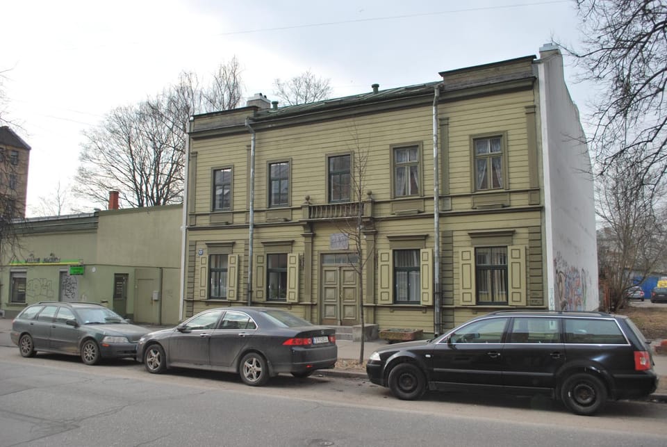 Property building, Facade/entrance, Day, Landmark view