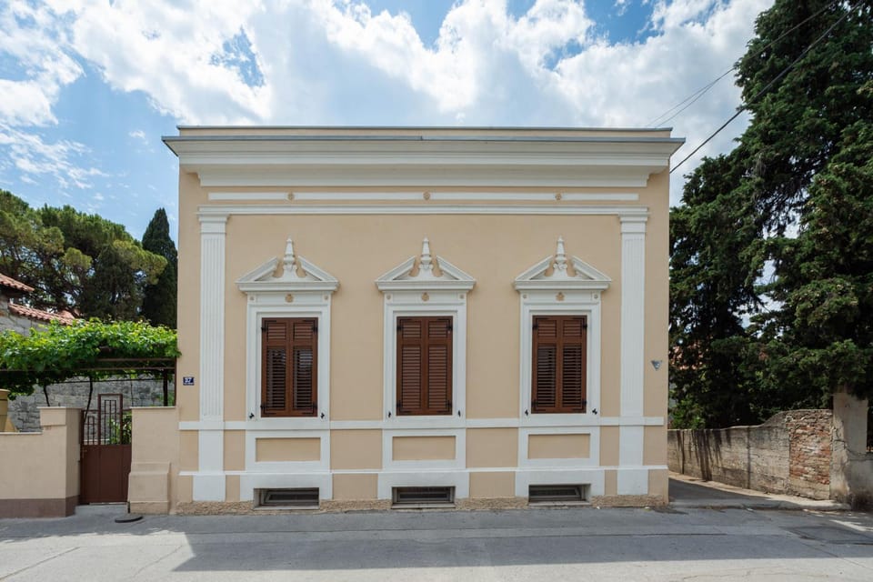 Property building, Day, Landmark view
